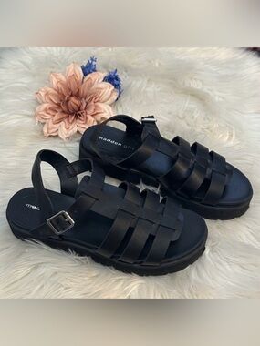 Madden Girl Black Woven Strappy Buckle Platform Sandals Sz 8.5